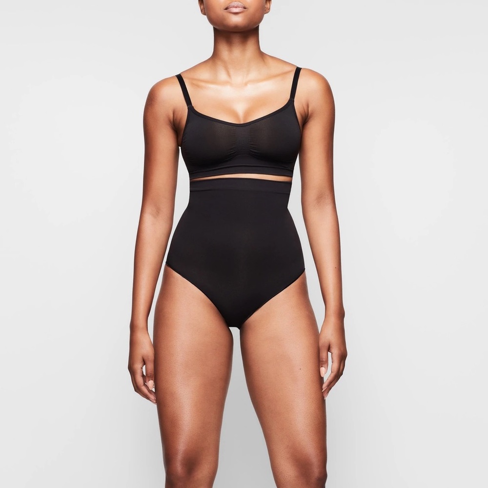 Skims sculpting high waist brief NWOT